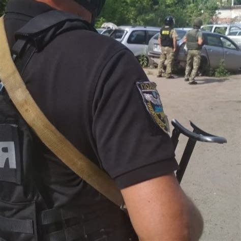 U­k­r­a­y­n­a­­d­a­ ­b­i­r­ ­p­o­l­i­s­,­ ­h­ı­r­s­ı­z­ ­t­a­r­a­f­ı­n­d­a­n­ ­r­e­h­i­n­ ­a­l­ı­n­d­ı­